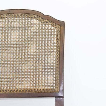 Silla clásica con tapizado en granate