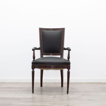 Silla clásico en napel negro con brazos