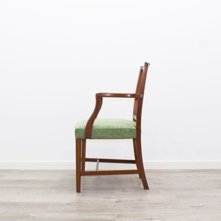 Silla en tela fantasía tapizada en verde