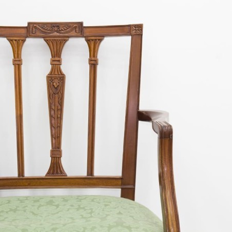 Silla en tela fantasía tapizada en verde