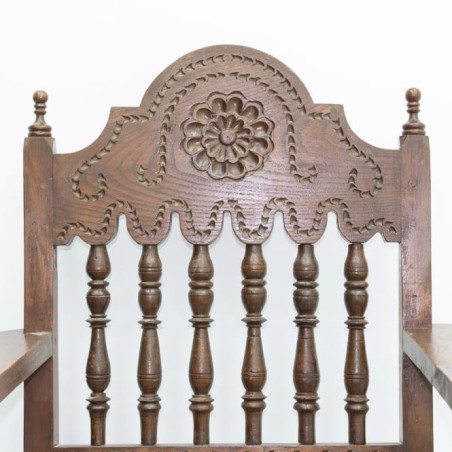 Silla clásica en madera con barrotes