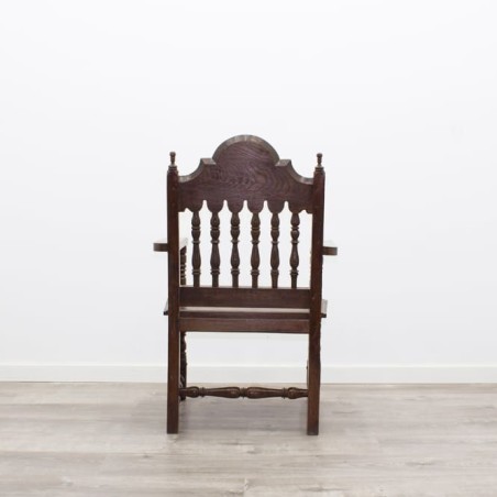 Silla clásica en madera con barrotes