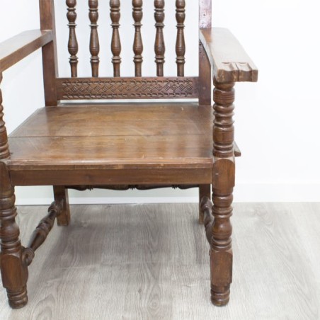 Silla clásica en madera con barrotes