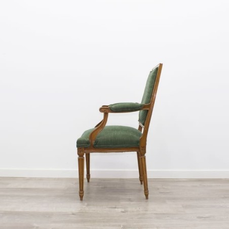 Sillón fijo de madera nogal en tela verde
