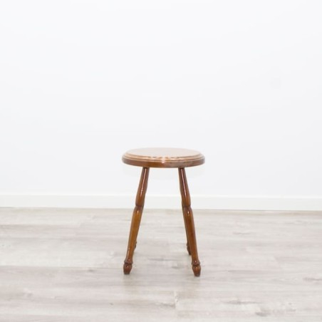 Taburete de madera con 4 patas