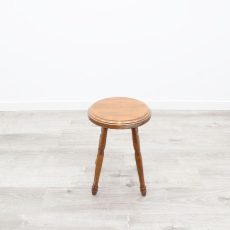 Taburete de madera con 4 patas