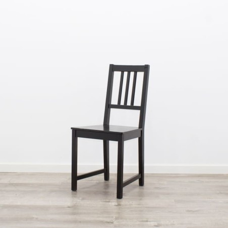 Silla clásica en madera acabado negro