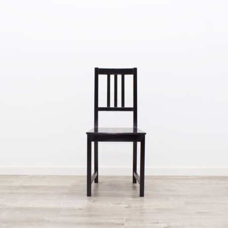 Silla clásica en madera acabado negro
