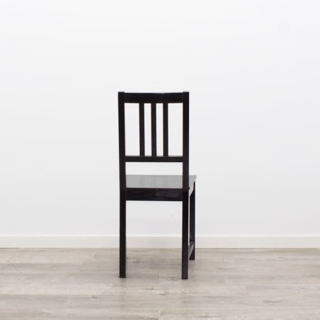 Silla clásica en madera acabado negro