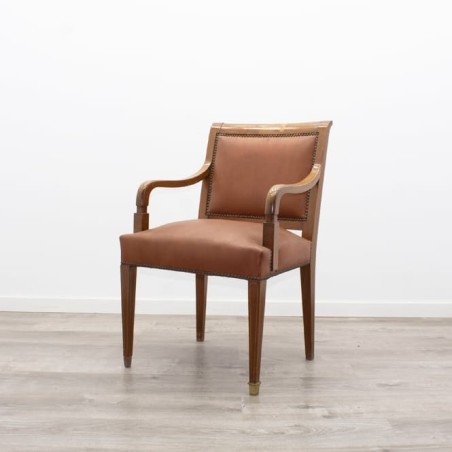 Silla clásica en napel marrón