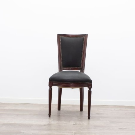 Silla clásica en piel negra