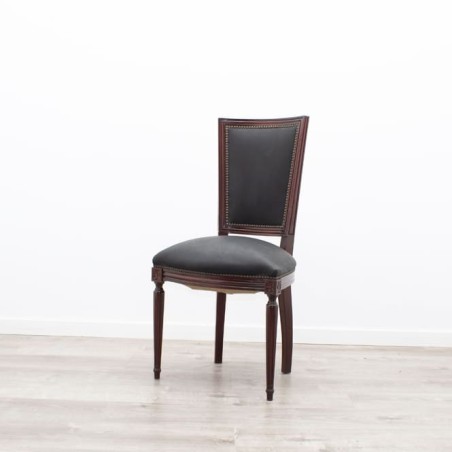 Silla clásica en piel negra