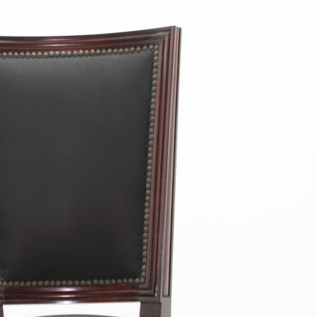 Silla clásica en piel negra