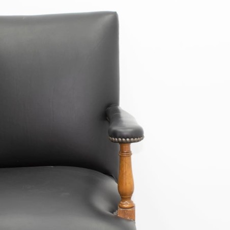 Sillón clásico en piel negra