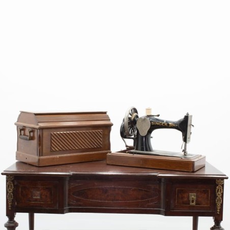 Maquina de coser con transportín