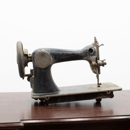 Maquina de coser clásica