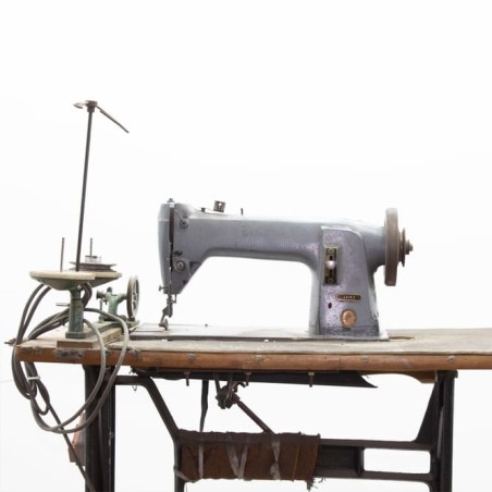 Maquina de coser Singer con pedal