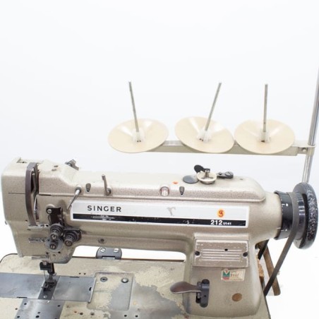 Maquina de coser con pedal clásica
