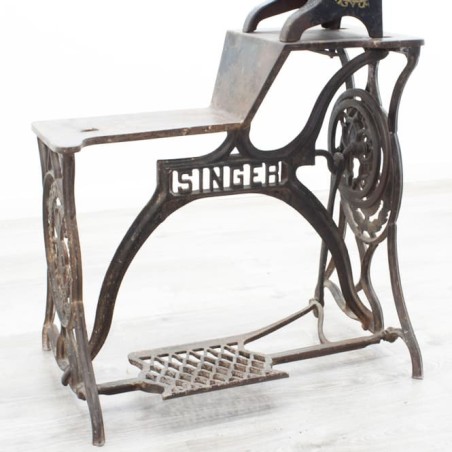 Maquina de coser con mesa de forja