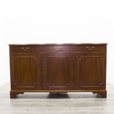 Aparador clásico en madera 3 puertas