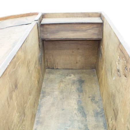 Arcón de madera con dibujo
