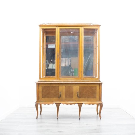 Vitrina clásica de madera