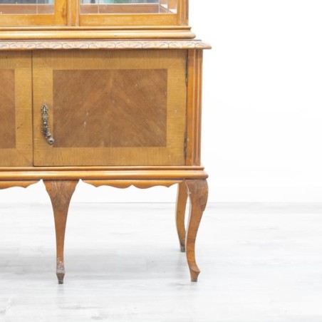 Vitrina clásica de madera