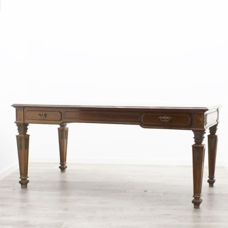 Mesa de dirección con patas torneadas