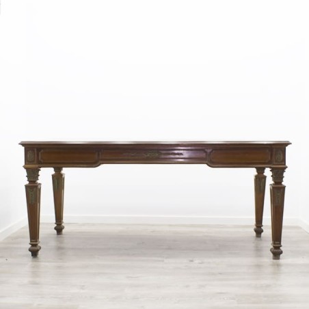 Mesa de dirección con patas torneadas