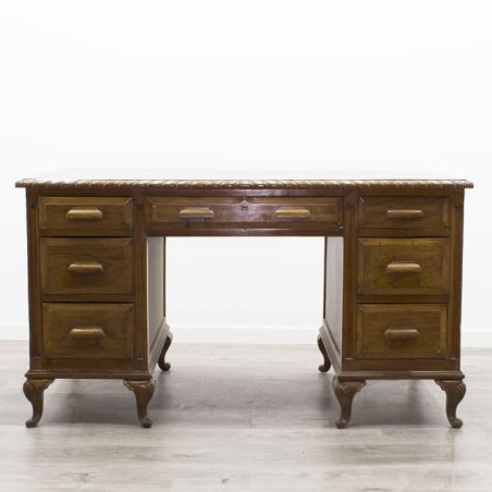 Mesa de dirección con patas chippendale