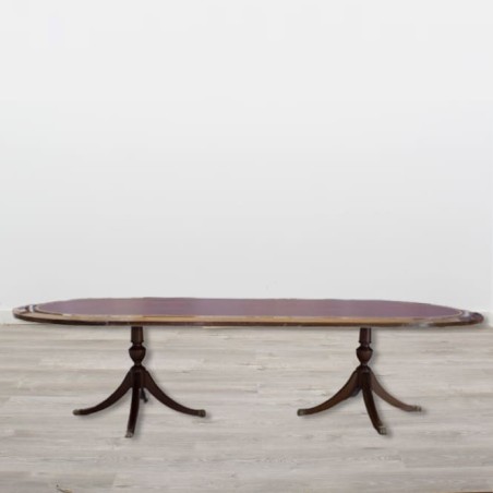 Mesa ovalada de reunión en madera