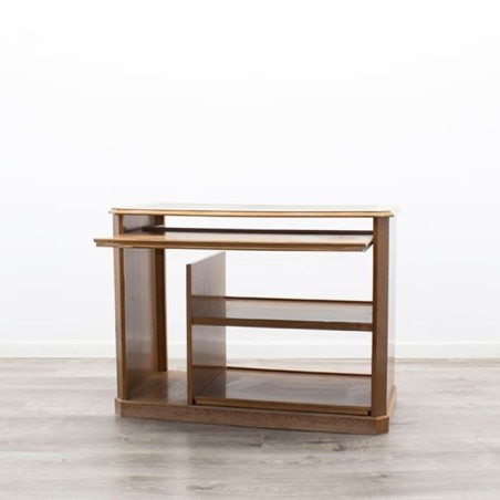Mesa de ordenador clásica
