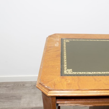 Mesa de ordenador clásica
