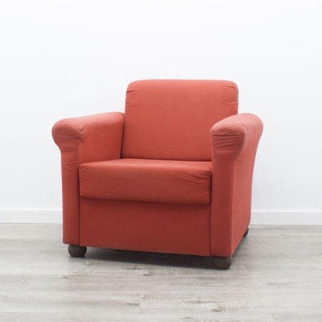 Sillón de espera en tela roja