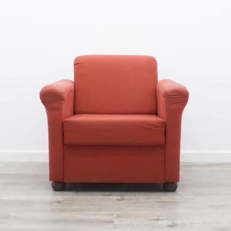 Sillón de espera en tela roja