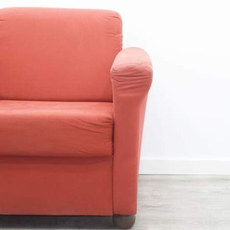 Sillón de espera en tela roja