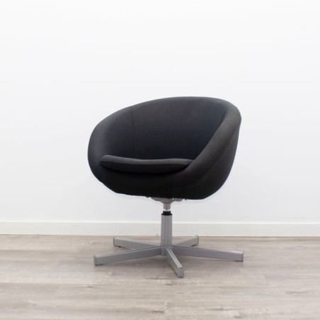 Silla de espera giratoria negra