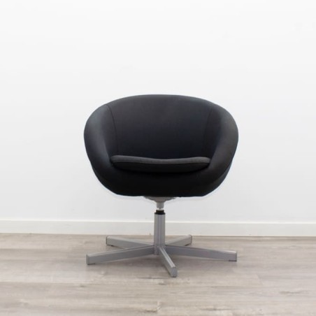 Silla de espera giratoria negra