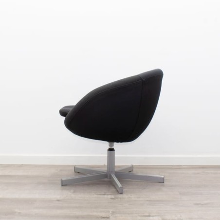 Silla de espera giratoria negra