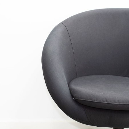 Silla de espera giratoria negra