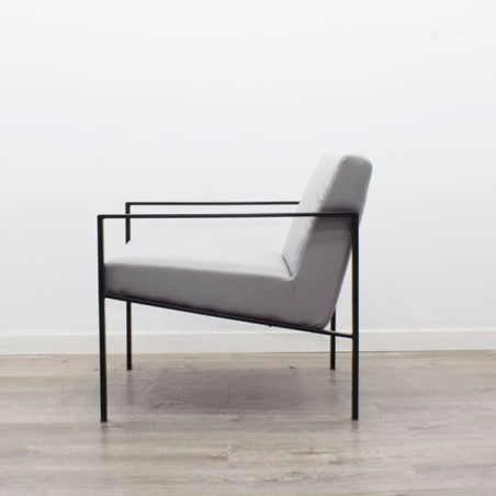 Sillón gris de espera con brazos