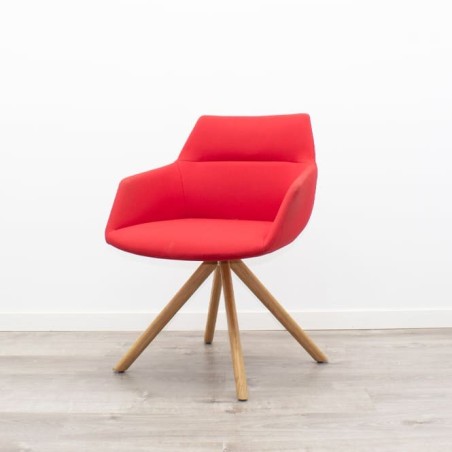 Silla de espera con brazos rojos