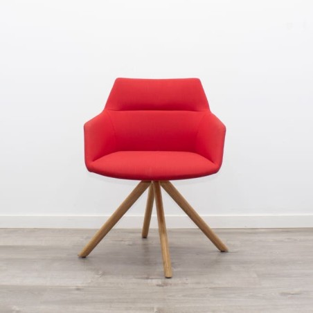 Silla de espera con brazos rojos