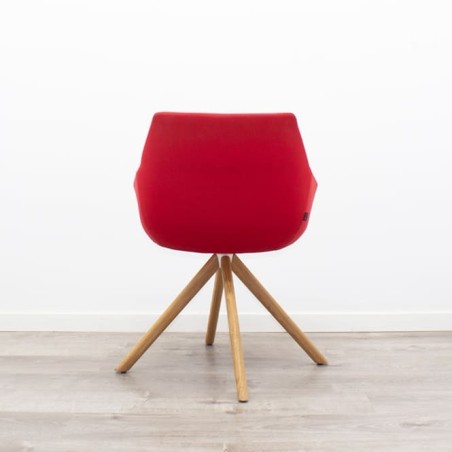 Silla de espera con brazos rojos