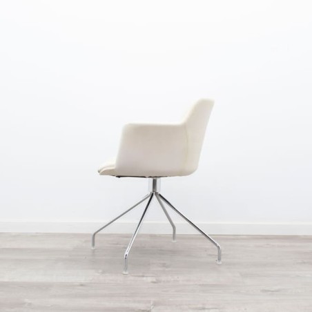 Silla de espera giratoria en piel beige
