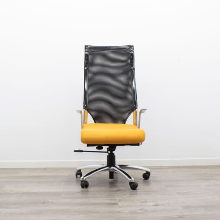 Silla de dirección con respaldo de rejilla negra