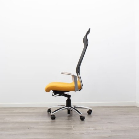 Silla de dirección con respaldo de rejilla negra