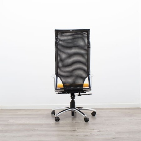 Silla de dirección con respaldo de rejilla negra