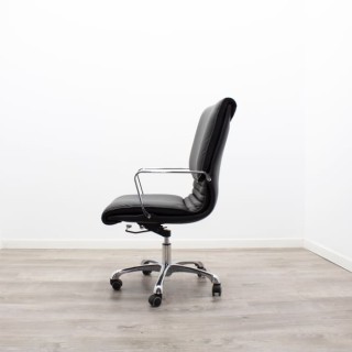 Sillón de dirección con brazos y base cromada