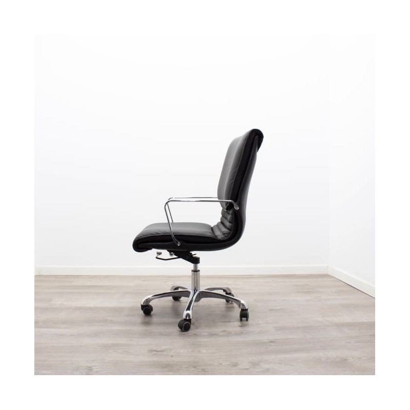 Sillón de dirección con brazos y base cromada